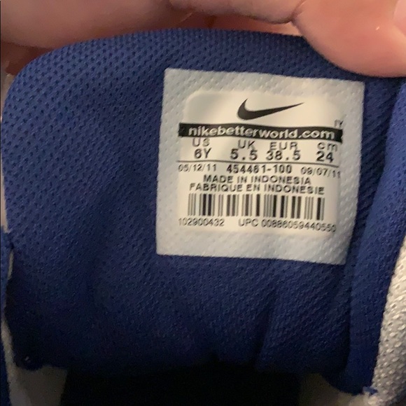 White and blue nike - Picture 4 of 5